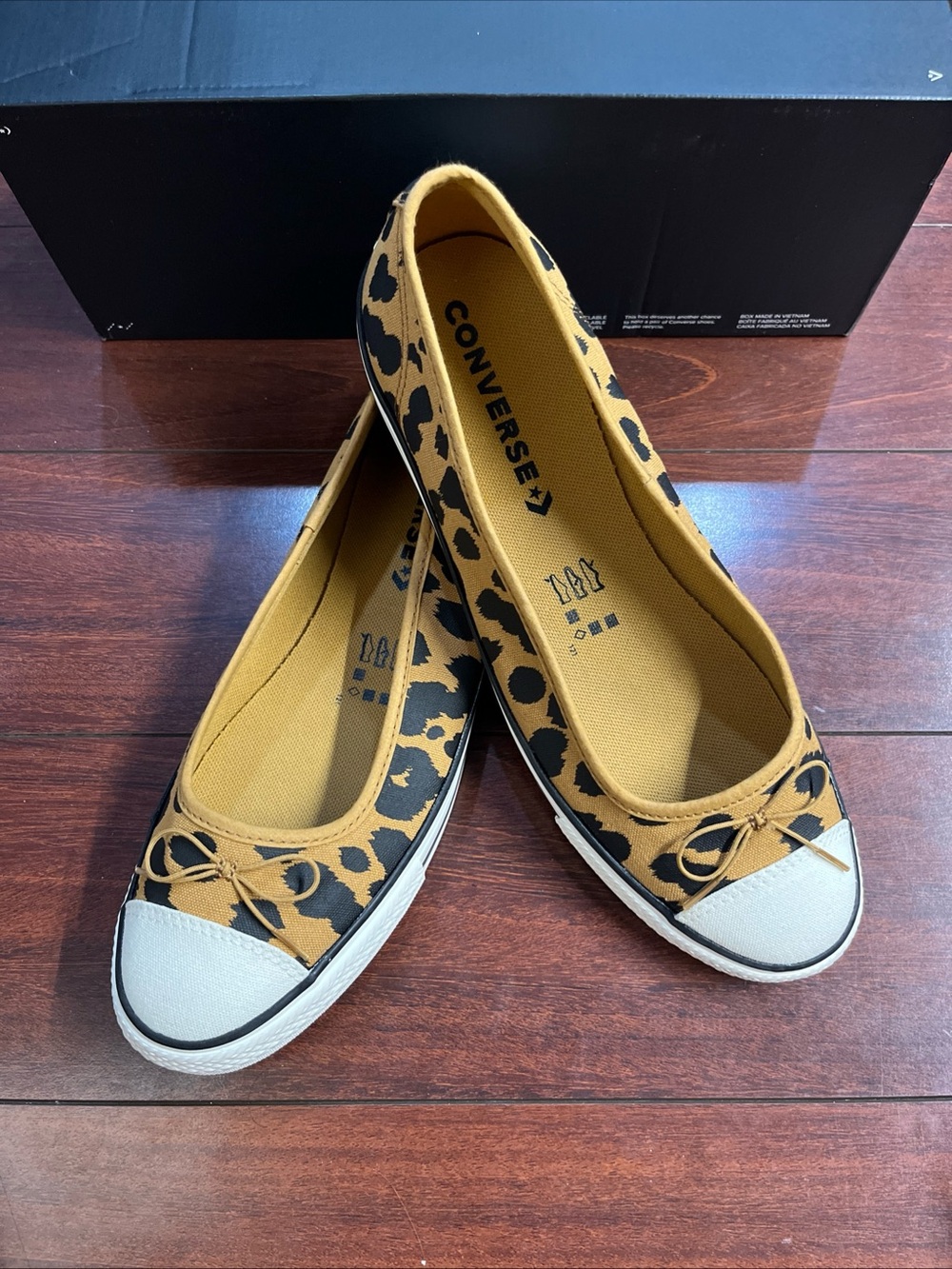 Womens 11 Converse Dainty Ballerina Slip On Cow Print Honey A17865F New HALF BOX